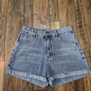 Mom Jeans Shorts Women's Rolled‎ Hem. Size M
